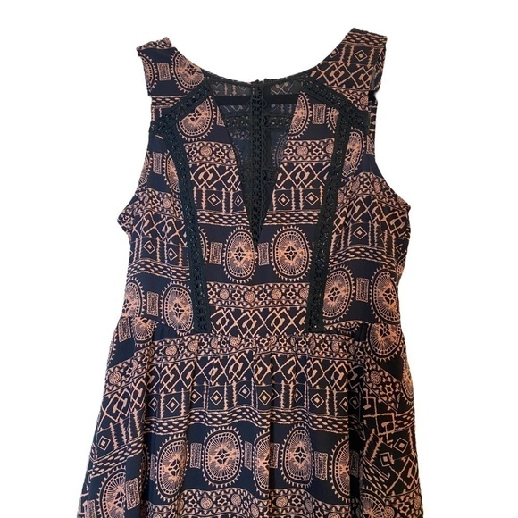 ASTR TRIBAL PRINT DRESS WITH LACE ACCENT SIZE - Picture 3 of 7
